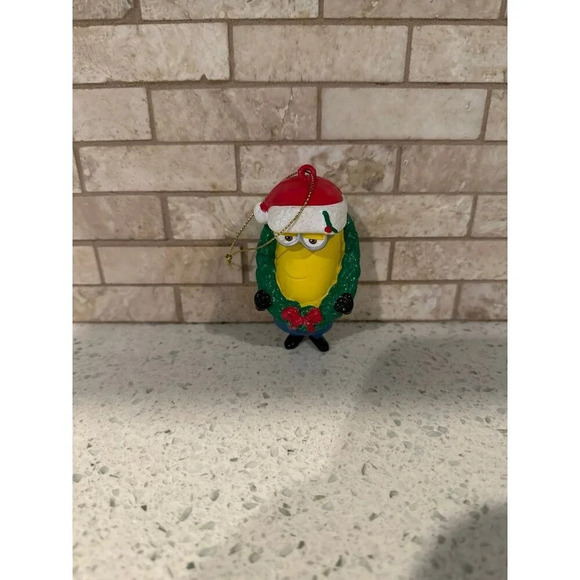 Despicable Me Minions Kevin witDespicable Me Minions Kevin with Wreath Ornament - Picture 1 of 2